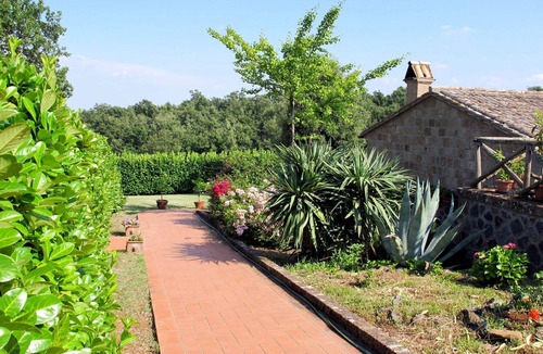 Orvieto Villa | Nice apartment in villa for 6 people with WIFI, pool, TV, patio, pets allowed and parking