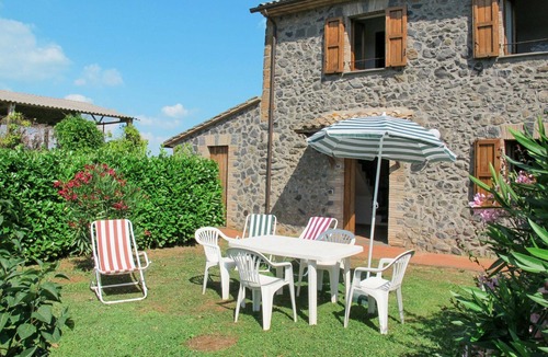 Orvieto Villa | Nice apartment in villa for 6 people with WIFI, pool, TV, patio, pets allowed and parking