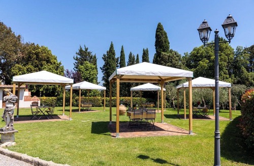 Peccioli Villa | Nice apartment in villa for 2 guests with pool, WIFI, A/C, TV and pets allowed