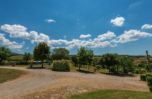 Scansano Villa | Nice apartment in villa for 4 people with WIFI, pool, A/C, TV, terrace and pets allowed