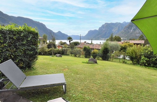 Vesta House | Nice apartment in villa for 5 people with WIFI, TV, terrace and pets allowed