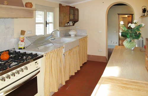 Pescaglia Villa | Nice apartment in villa for 12 people with A/C, private pool, WIFI, TV, terrace and pets allowed