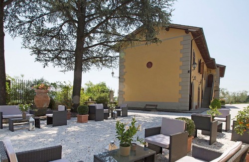 Figline e Incisa Valdarno Apartment | Nice apartment with pool, A/C, WIFI, TV, pets allowed and parking, close to Greve In Chianti