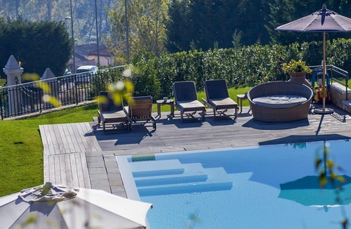 Figline e Incisa Valdarno Apartment | Nice apartment with pool, A/C, WIFI, TV, pets allowed and parking, close to Greve In Chianti