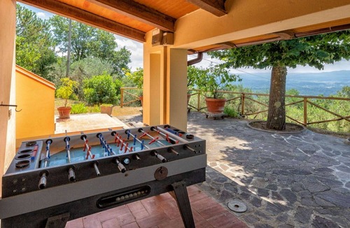 Loro Ciuffenna Villa | Nice apartment in villa for 6 people with WIFI, pool, TV, balcony, pets allowed and parking