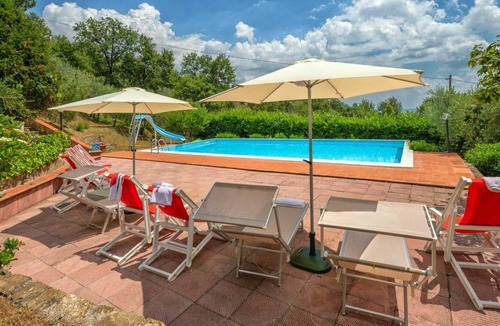 Loro Ciuffenna Villa | Nice apartment in villa for 6 people with WIFI, pool, TV, balcony, pets allowed and parking