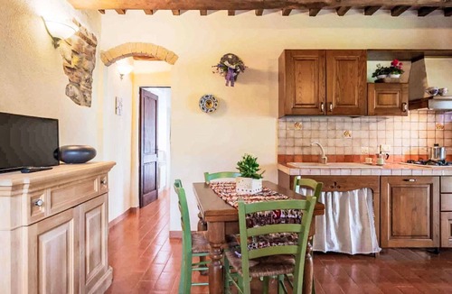 Massa Marittima Apartment | Nice apartment for 4 people with WIFI, pool, TV and patio