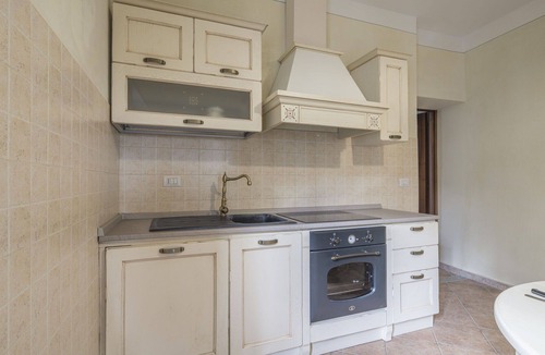 Monforte d'Alba Apartment | Nice apartment for 4 people with WIFI, pool, TV and balcony, close to Alba