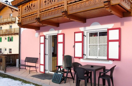 Pozza di Fassa Apartment | Nice apartment for 6 guests with WIFI, TV, terrace, pets allowed and parking