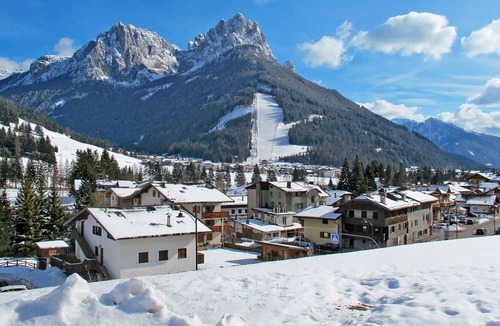 Pozza di Fassa Apartment | Nice apartment for 6 guests with WIFI, TV, balcony, pets allowed and parking