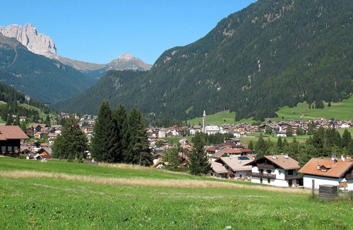 Pozza di Fassa Apartment | Nice apartment for 14 guests with WIFI, TV, balcony, pets allowed and parking
