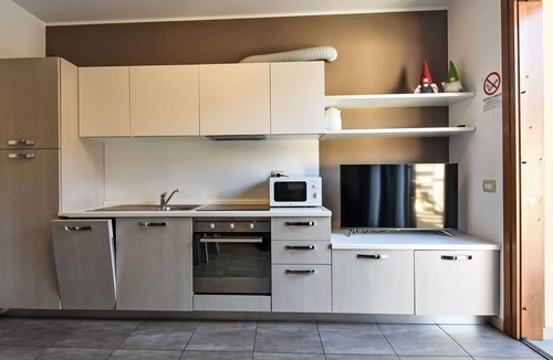 Spinone Al Lago Apartment | Nice apartment for 6 guests with WIFI, pool, A/C, TV and terrace