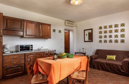Tavarnelle Val di Pesa Apartment | Nice apartment with WIFI, A/C, pool, TV, pets allowed, panoramic view, close to Greve In Chianti