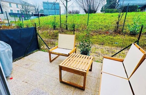 Les Ulis Apartment | Nice apartment with terrace