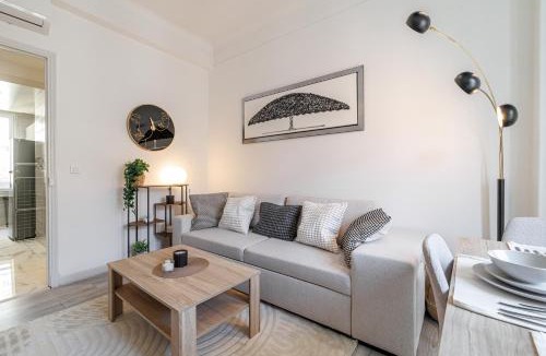 Vernier Apartment | Nice Apt - City Center, Wifi, AC, 2-6 Pers