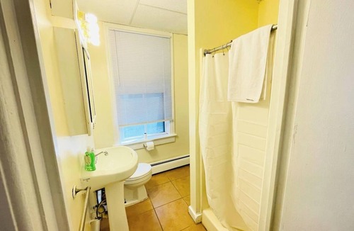 Providence Apartment | Nice apt near Whole Foods, Brown