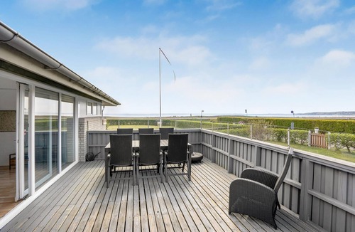 Hejsager Strand Apartment | Nice cottage at the end of a street with sea view.