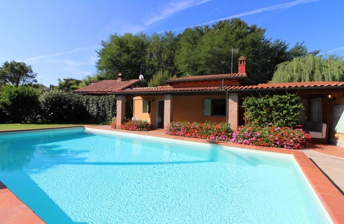 Bucine Villa | Nice cottage ideal for couples, large enclosed garden with private pool. Pets are welcome. Bucine is