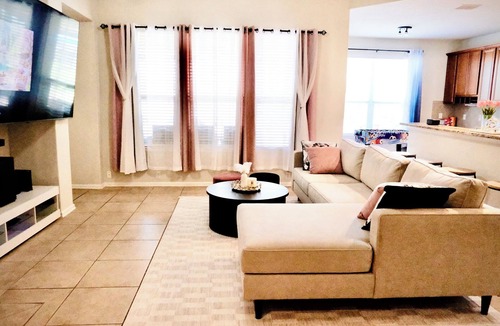 Wetmore House | Nice & Cozy home- central location- for BMT, Six Flags, Sea World, Riverwalk.