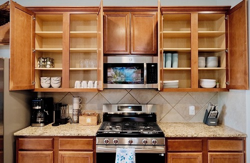 Wetmore House | Nice & Cozy home- central location- for BMT, Six Flags, Sea World, Riverwalk.