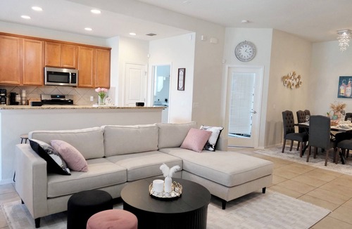 Wetmore House | Nice & Cozy home- central location- for BMT, Six Flags, Sea World, Riverwalk.