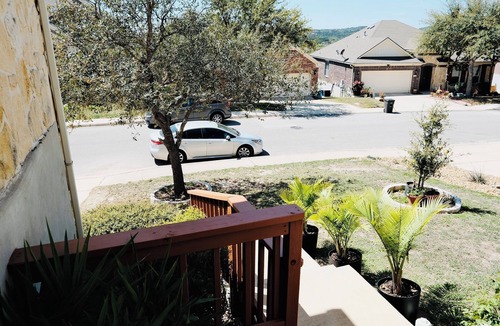 Wetmore House | Nice & Cozy home- central location- for BMT, Six Flags, Sea World, Riverwalk.