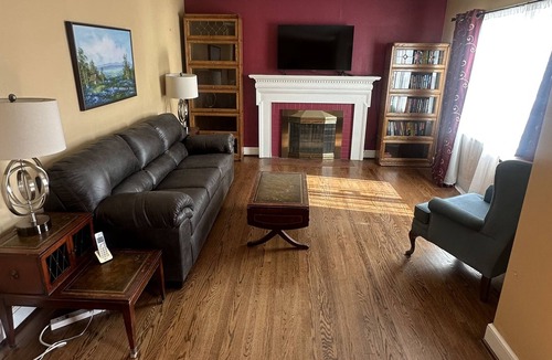 Cave Spring House | Nice cozy home in a fantastic neighborhood. Close to restaurants and shopping.
