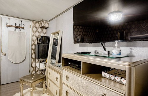 Southeast Yonkers House | Nice Cozy Room By Empire City Casino And Cross County Shopping Center