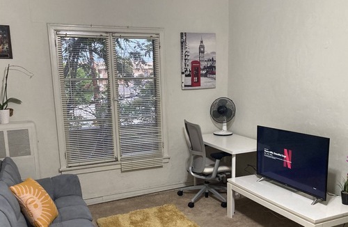 Glendale Apartment | Nice, cozy studio in the heart of Glendale