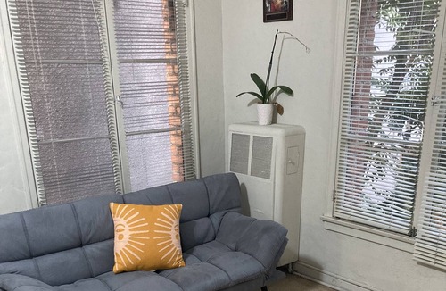 Glendale Apartment | Nice, cozy studio in the heart of Glendale