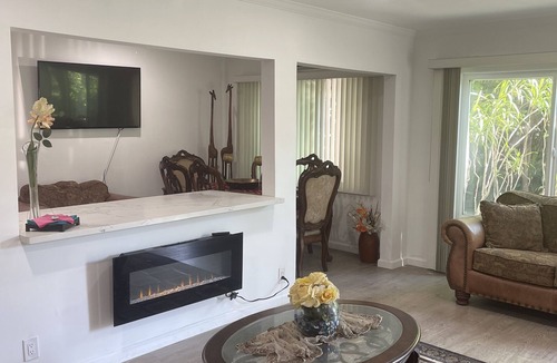 West Los Angeles Condo | Nice & cozy