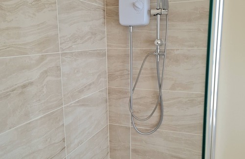 Sherborne St. John House | NICE DOUBLE ROOM WITH DELUXE BATHROOM. Just 10 min walk to Basingstoke Hospital