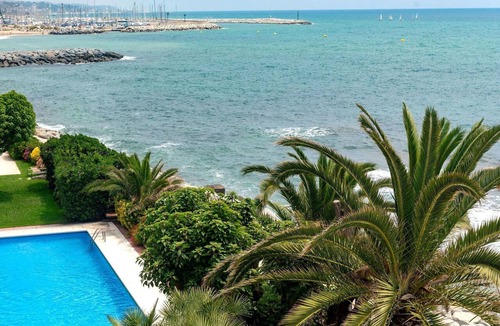 Sant Andreu de Llavaneres Apartment | Nice apartment for 6 people with pool, WIFI, TV and balcony