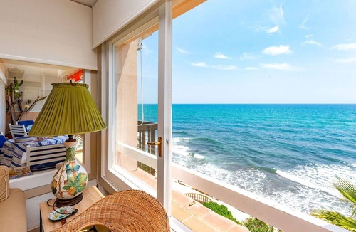 Sant Andreu de Llavaneres Apartment | Nice apartment for 6 people with pool, WIFI, TV and balcony