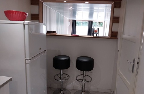 Saint-Germain-les-Corbeil Apartment | Nice one-room studio in a detached house 30km from Paris