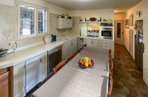 La Roque-sur-Pernes House | Nice home in La Roque-sur-Pernes
