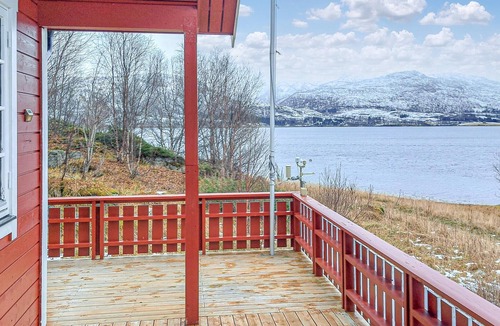 Botnhamn House | Nice home in Botenhamn with house a mountain view