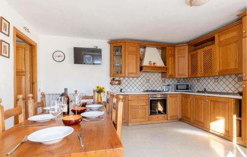 Prota House | Nice Home In Comano With House A Mountain View