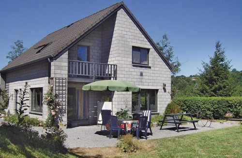 Hamoir House | Nice home in Comblinay with kitchen