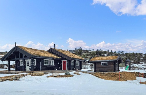 Tørdal House | Nice home in Drangedal with sauna