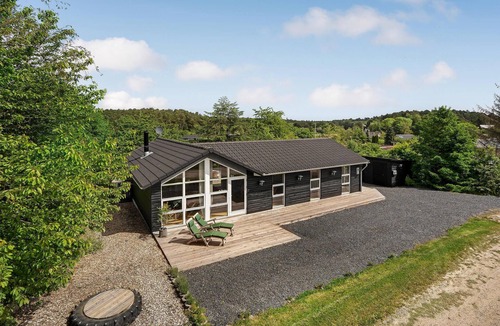 Egsmark Strand House | Nice home in Ebeltoft with kitchen