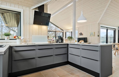 Krejbjerg House | Nice home in Ejstrupholm with kitchen