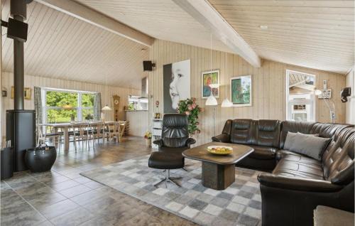 Krejbjerg House | Nice Home In Ejstrupholm With Sauna