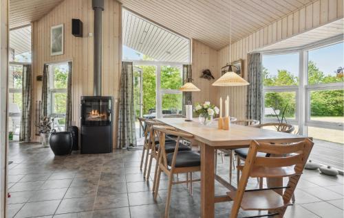 Krejbjerg House | Nice Home In Ejstrupholm With Sauna