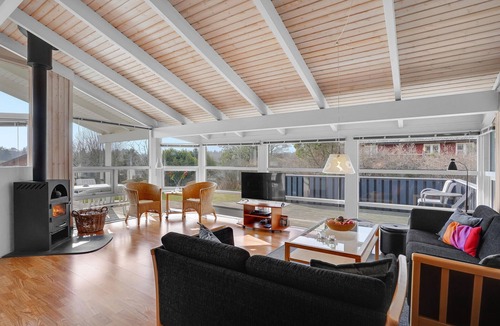 Grenaa House | Nice home in Grenaa with kitchen