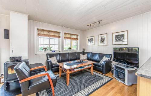 Hundeidvik House | Nice Home In Hundeidvik With House Sea View