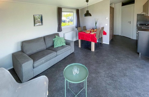 Lauwersoog House | Nice home in Lauwersoog with kitchen