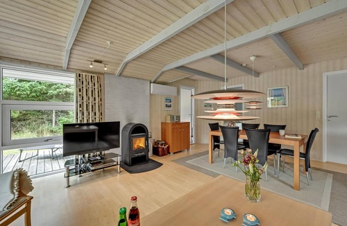 Lodbjerg Hede House | Nice home in Ringkøbing with kitchen