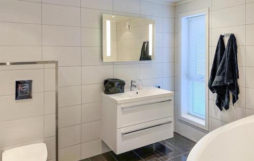 Valle House | Nice Home In Rysstad With Wifi