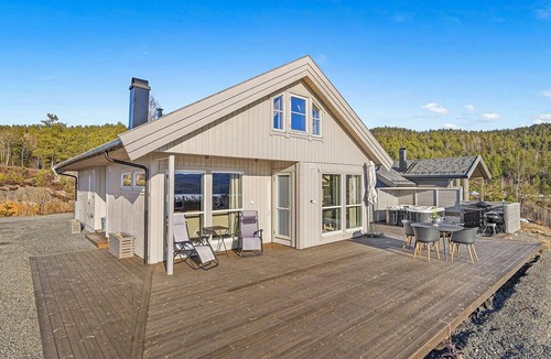 Drangedal House | Nice home in Sannidal with lake view